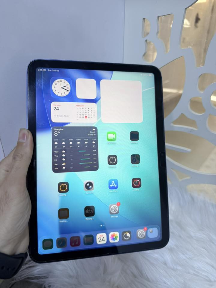 ئایپاد ١٠ شتێکی هەتا بڵێی جوان و خاوێن
زاکیرەی ٦٤ گێگا ڕەنگی شین کێبڵی بیلادی لەگەڵە
هیچ کێشەیەکی نیە هەمووی بە زەمان نرخی ٢٩٩ هەزارە گەیاندن هەیە 
ناونیشان هەولير قەڵاتی نوێ مۆبایلی هاوکار
***********
