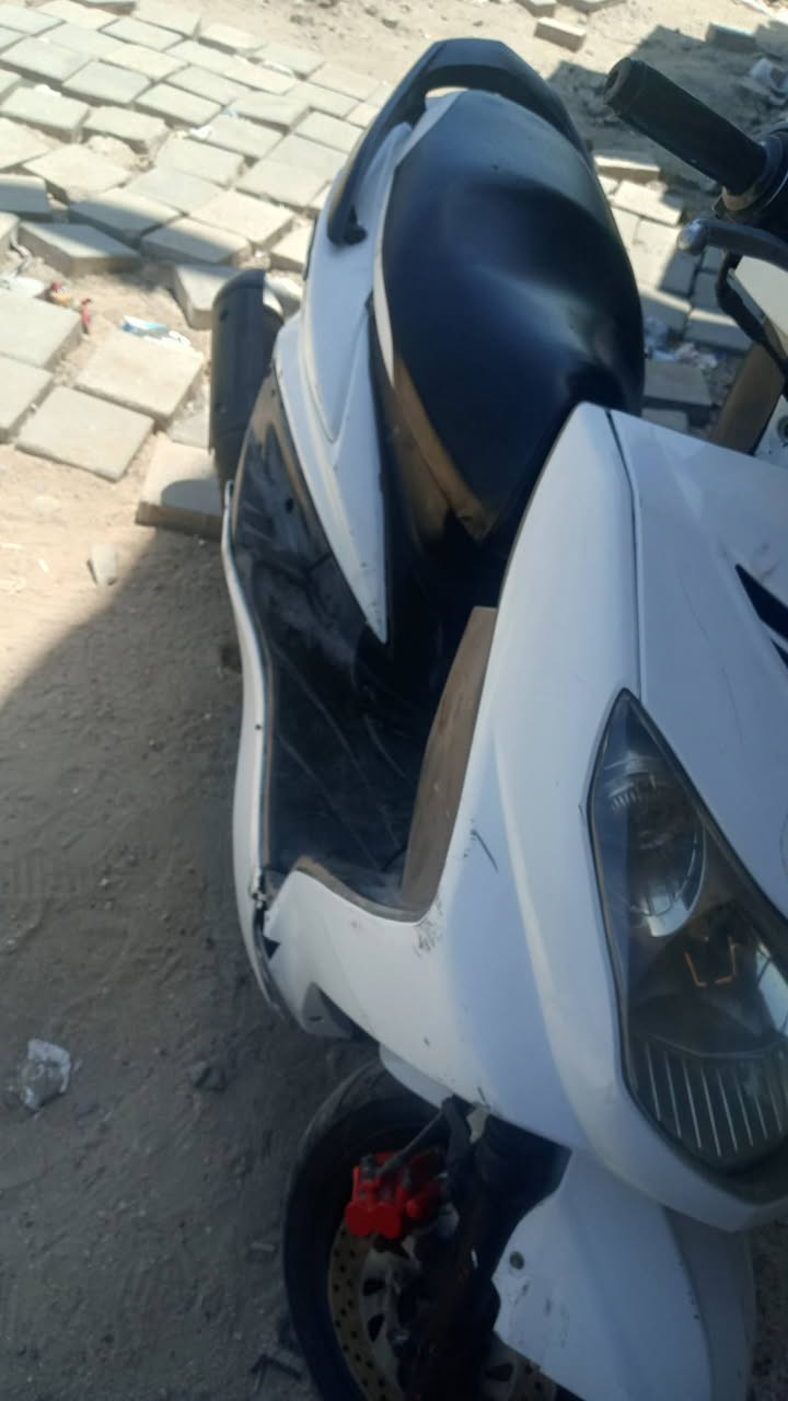 السلام عليكم سكنس فحل كابريتر دراجه نضافته احله من الصور كفاله المكينه بلاد دراجه  سعره 550وبيه مجال مكاني بغداد  ***********
