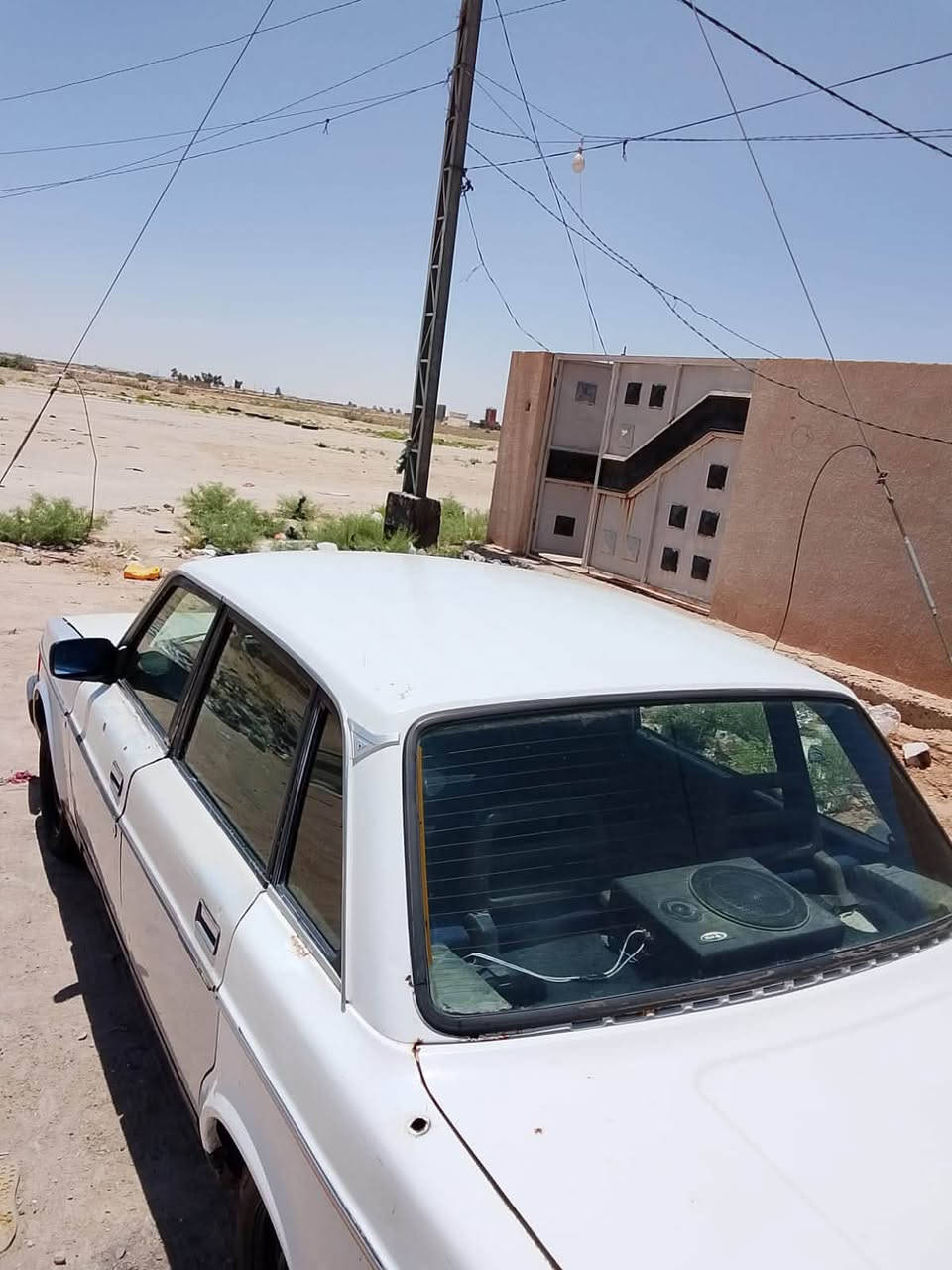 سلام عليكم للبيع فالفو 240 موديل 84 
مكينه وكير جدد اكسن جديد حدادية 75/100
دواخل تضيفه فرة جديده عوزه بس صبغه 
السعر 30 وبيها مجال 
***********
