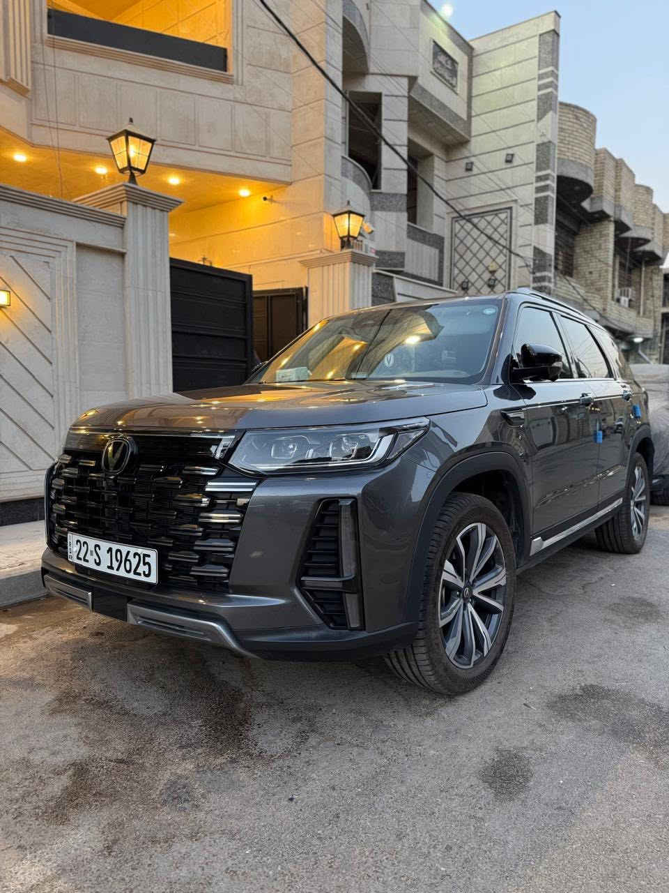 السلام عليكم
شانجان CS 95 موديل 2026 لون رصاصي   
فول مواصفات رويال اعلى فئه وبيهة باج تضليل 80‎%‎
7 راكب 
3 قطع تبريد 
4 كامرات محيطيه 
حساسات امامي وخلفي 
ورادار  360 درجة
دوسات كهربائيه
 بانوراما 
اشاره بالمرايه 
مرايات شفط 
كشنات كهرباء تبريد كشن
بصمه تشغيل 
بصمات ابواب
تشغيل عن بعد 
صندوگ كهرباء فتح وقفل ذكي على حركة الرجل
انارة ترحيب علامة شانجان ابلاد
4 انضمة قياده 
فور ويل
كشن السائق مساج
محرك تيربو  2000 
وبعد هواي بيها مواصفات 

 ماشية 3000 كم يعني اخت الزيرو

 مآخذها اقساط يدوي من الشركة واصل للشركة 22 مليون وباقي 33 مليون اقساط 
للاستفسار ***********
