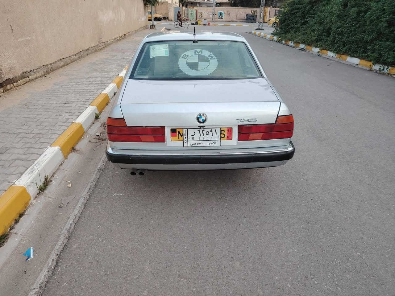 السلام عليكم بي ام حجم 735 موديل 1991 رقم انبار اسمي مشروع وطني سنويه لغايه ال 29 مكينه وكير فيفيتي حاويه  مكفولات سياره جاهزه من تخم تاير جديد حداديه خلفي امامي جدد تبريد ثلج ❄️ كهربايات كلها شغاله سياره مصبوغة عام للجماليه مكفوله من الضربه سياره مكفوله من الكص ونقل الجثه وكافه العيوب الشرعيه سياره جديده معنى الكلمه وجاهزه المكان واسط قضاء الحي السعر52وبيها مجالل
اتصال ***********
***********
