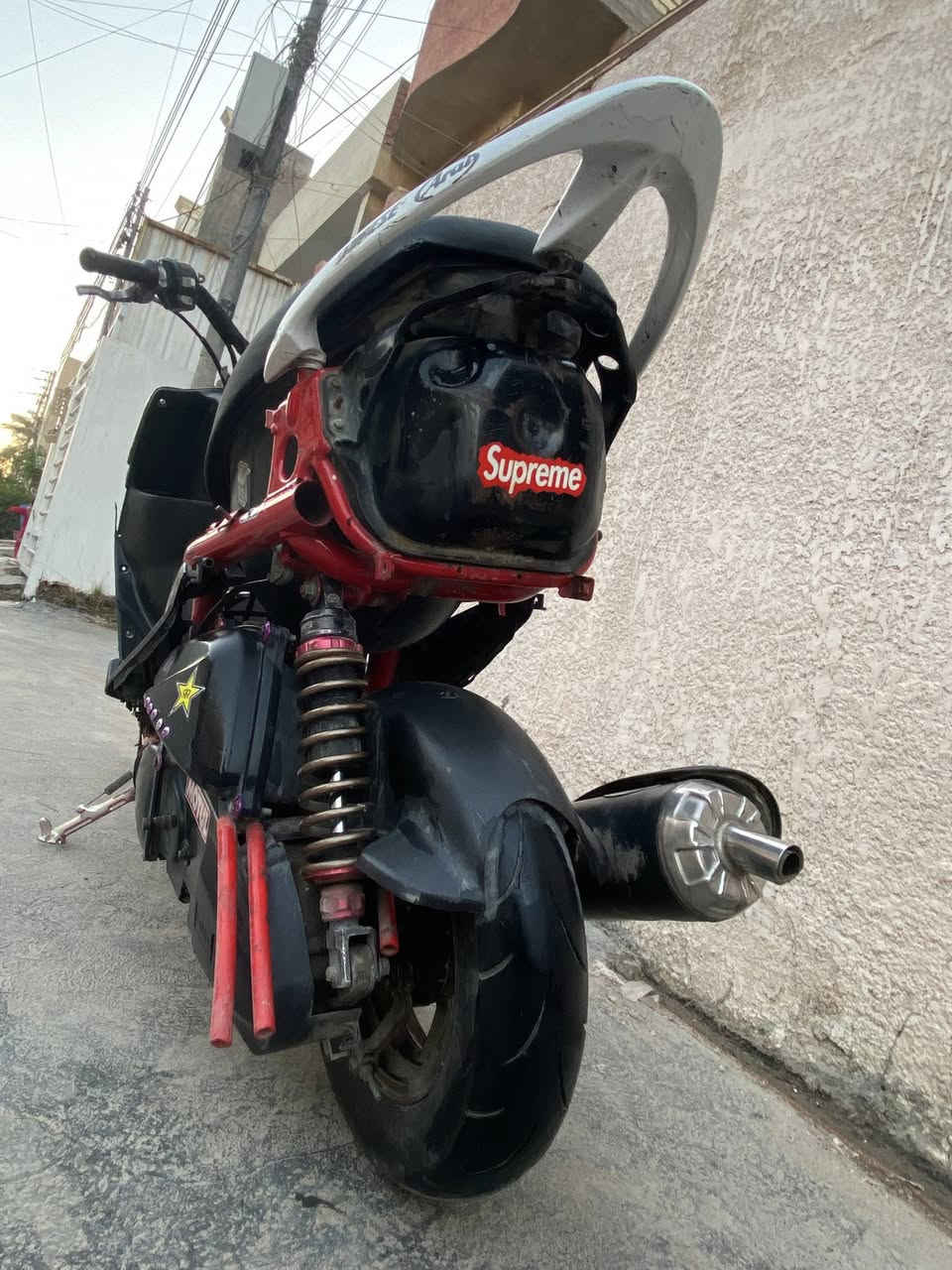 سلام عليكم ماكس عدلة مال لعب شاصي احمر بوشة 55 قوية شلعة و معدل تخبل نكرة سلف بيه تزويد 

1-ويل نجمة اصلي لونة وية لون السبرنكة مال دبل الخلفي

2-صدر كاربون اصلي 

3-قطرة حمرة. اصلية 

4-دبل خلفي رياضي اصلي 

5-ستاند رياضي 

6-يدة بريك مال  كاوسكي كصيرة  

7-فج رياضي اصلي 

8-فلنجة رياضي اصلية

9-صالنصة صجمية اصلية صوتهة ناعم  كلش حلو 

10-شوتة 4 ولفات 

11- البجم 4 ولفات اصلي مو تجاري لونة ابيض الاصلي مغلف   ✅✅

السعر 650 💵
  
مكاني بغداد حي الاعلام 📍

رقم التلفون  ***********
و اعتذر عل اطالة
