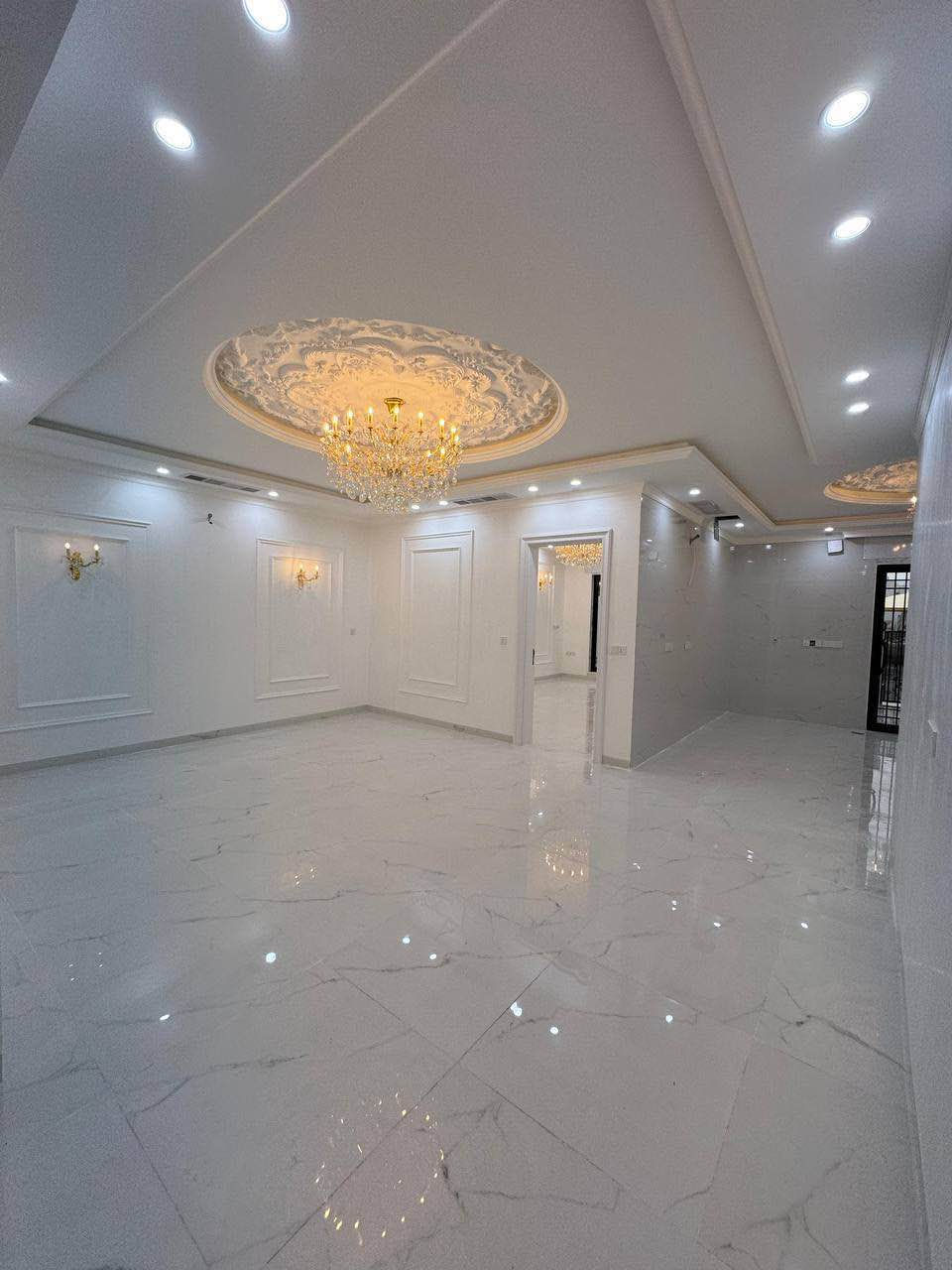 للبيع – 32 بارك
 المساحة: 200 م
 مقابل حديقة
 يتكوّن من 5 غرف نوم
 على شارع 12 ونص
السعر : 28 دفتر 75 ورقه قابل للتفاوض

رقم الاتصال او واتساب
***********
*********** أربيل, العراق
