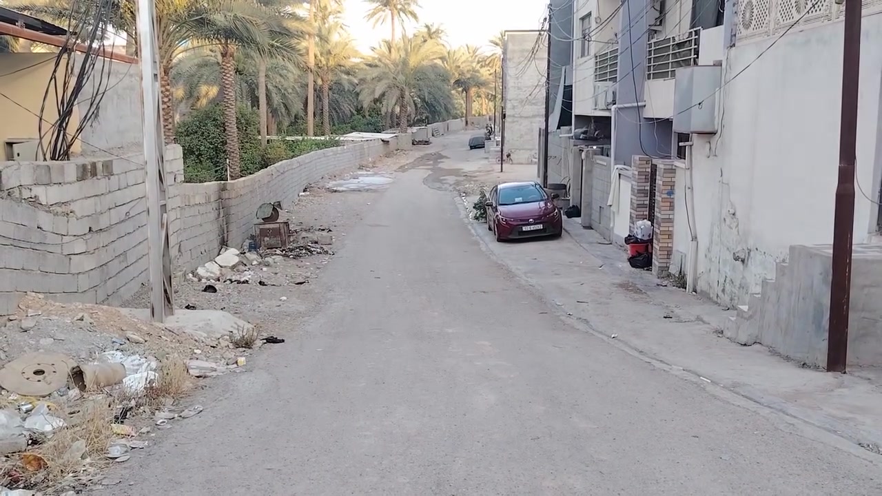 قطعه أرض للبيع الموقع ٧ نيسان خلف نقطه السريه المساحه ١٠٠ متر ٥_٢٠ خدمات ماء كهرباء مجارى عرض الشارع ١٠ متر تبليط للتواصل على الرقم ***********
