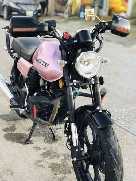 السلام عليكم دراجه لايتي 2023.  الدراجه ماشيه بس 15 الف يعني جديده الله يشهد رقم سنويه جاهزه مداور نفس اليوم مكاني كربلاء حي العامل رقمي ***********.   السعر 3 مليون قفل قفل 🔐
