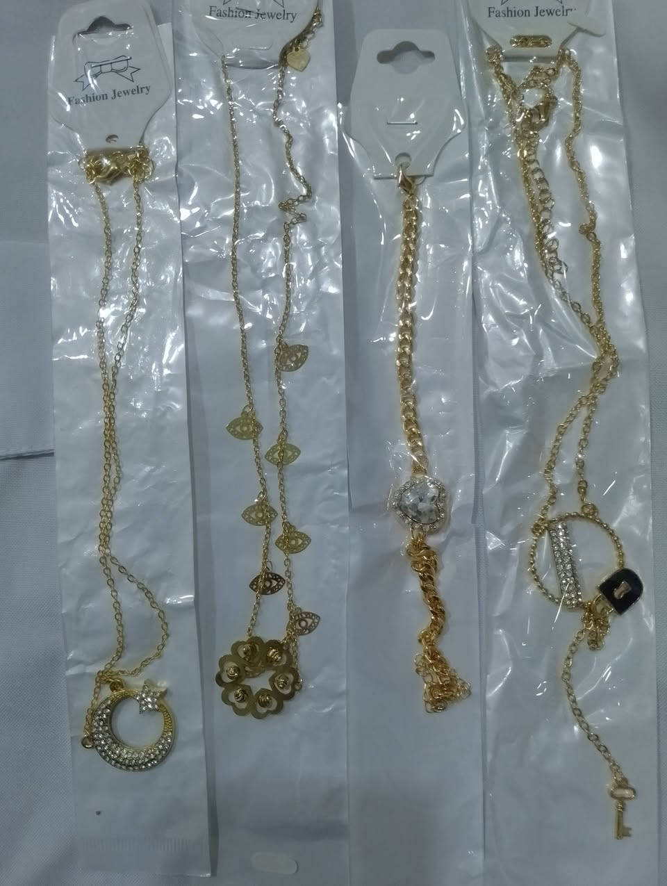 السلام عليكم عندي سيت جنط (12) قطعة كلفني 36 الف و21قطعة من هذني الكلايد وبيهن اسوارات صار ب13 جانت النية مشروع وفشل اصحاب المشاريع الي يفيدنا ينطيهن بيهن سعر يرضي الله وياخذهن الله يرزقه (التوصيل 3الف) مكاني بغداد حي الجهاد


**إذا كنت صاحب هذا الإعلان وتريد حذفه لأي سبب، رجاءا أرسل رسالة إلى الدعم الفني**