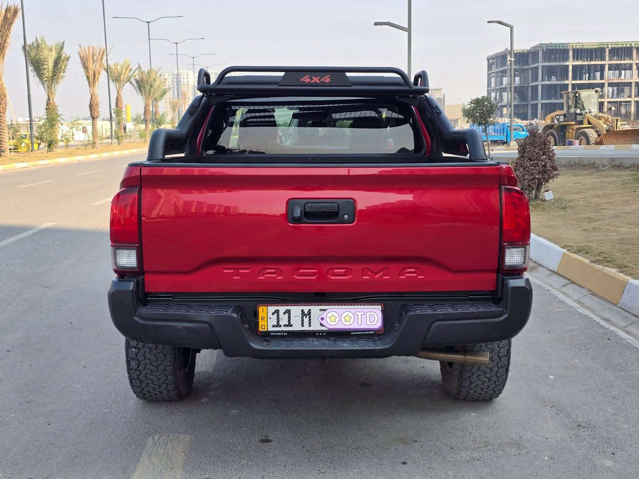 السلام عليكم للبيع تاكوما موديل 2022 رقم بغداد تحويل ثاني يوم مكينه 2700 كروز اوتو هولد رادار امامي ضررها جاملغ خلفي وشويه بالباب الخلفيه عليها إضافات وترتيبات 
للاستفسار ***********
