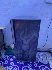 ثلاجه باله مال كويت عشره قدم شغاله للبيع ٠٧٧١٧٣٨٢٤٩٣