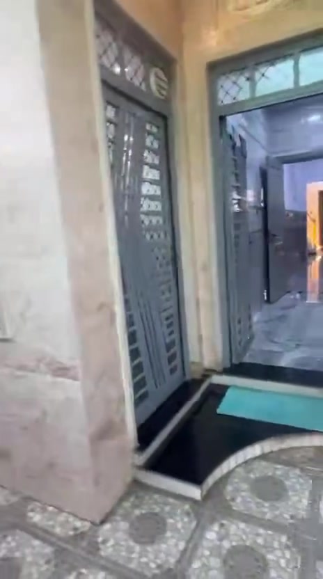 سلام عليكم
بيت للبيع 
مساحه 120 متر 
واجهه 7
سومر زيونه قرب جامع بني حماد 
***********
