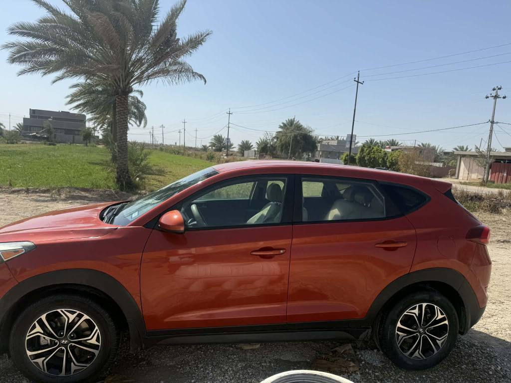 توسان امريكي محرك 2000حادثه جاملغ خلفي وباب صفحه السابق ماشيه ٦٠ الف سياره نظيفه جدا ماعايزه برغي موديل ١٦ كير محرك حداديه تبريد تخم تأثير سعره ١٣٣ للاستفسار *********** بيه وات ساب موجوده حله حلة, بابل
