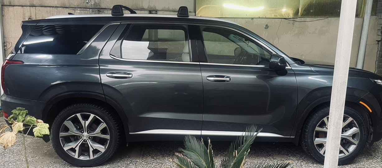 السلام عليكم عندي بلاسايد  2021 فول مواصفات سلايد مو بنو رامه السياره وارد امريكي بيها صبغ جاملغ خلفي وباب بدون ايرباك بجم كبس مرقمه اربيل ماشيه 64 الف حقيقي   السياره جديده مابيها اي نقص رايدها ب260 للمراوس فقط مع هايلندر فول مواصفات هايبرد او سته سلندر فقط للستفسار الاتصال برقم ***********
