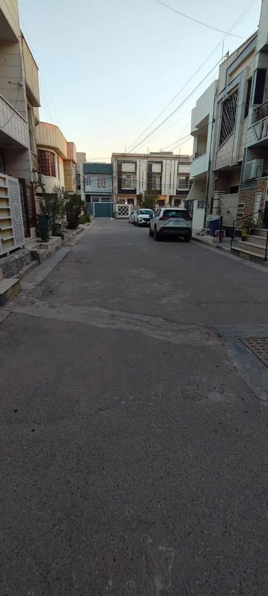 #للبيع دار في السيدية 🏠
الضباط مربع الكهرباء 📍
  العقار درجة اولة

• المساحة: :60 م²
• الواجهة: : 5  م• 

✨ العقار يتكون:
  🔹3 طوابق🔹
4 نوم +استقبال + مطبخ
حولي + 2 خدمات صحية
مدخلين للعقار

✅ سعر مناسب جداً
✅ موقع راقي وخدمات متوفرة ✔
للاستفسار***********
