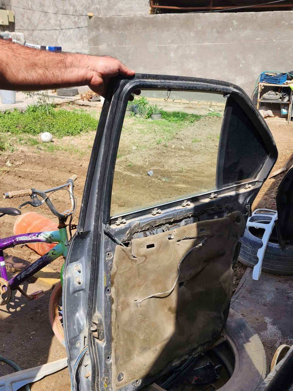 مرخصه الادمين سلام عليكم بيبان اثنين مال 500 بيبان نظيفه 65 نظافتها ايش تعطيني بيهن اخذهن*********** هاذه رفمي للعلم البيبان ما ماخذمنعدهن غير البطايق الباقي كله موجود البيبان كهرباء سنترلوك يدات اصل وبرد كانت مع كل الحب والاحترام الى مدير الكروب
