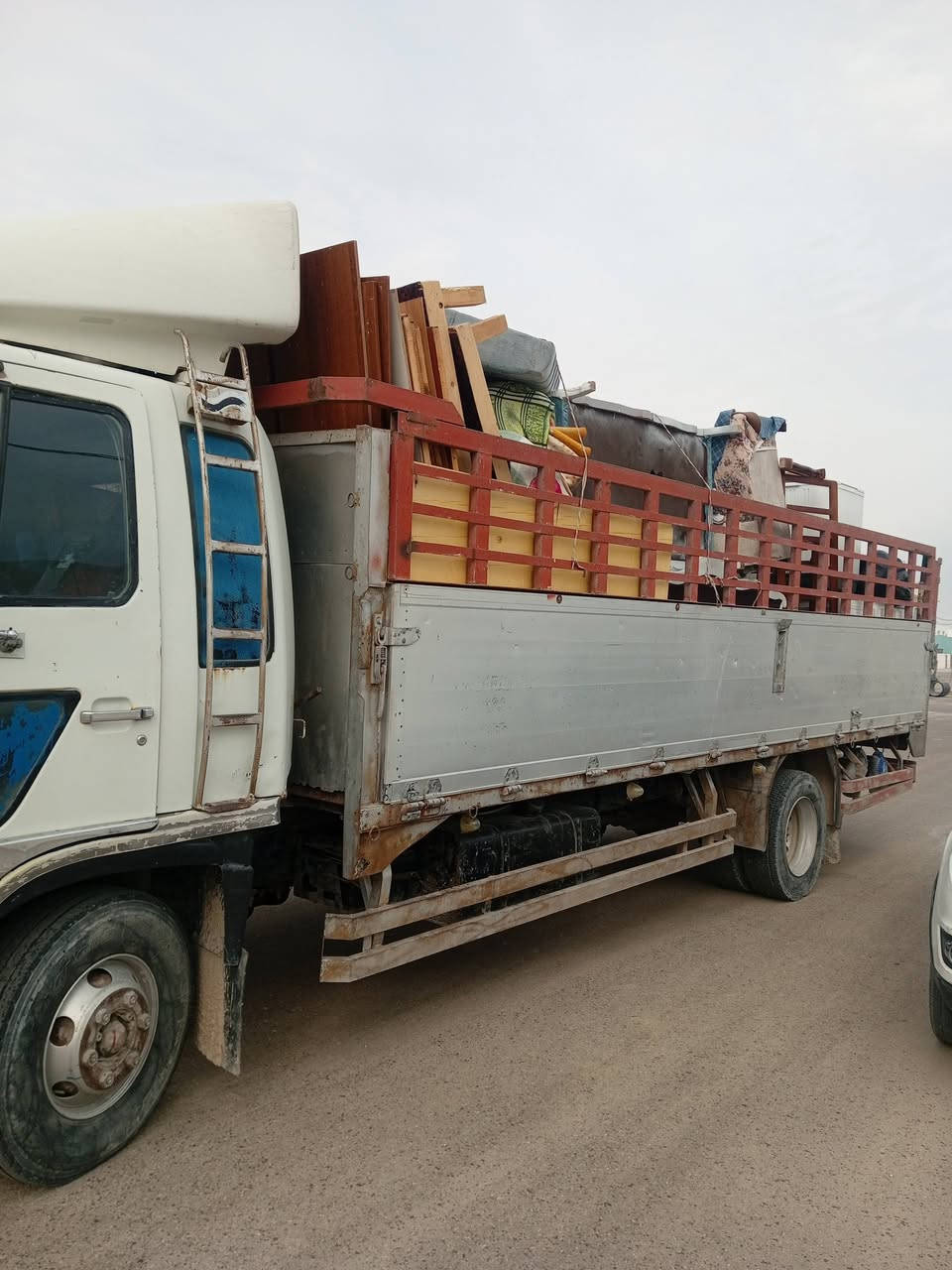 السلام عليكم نقل اثاث داخل النجف وخارج النجف يوجد عمال تصل على الواتساب ***********
