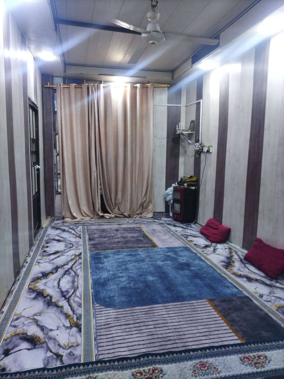 الدار للبيع 128 م
غرفتين
 غرفه4*5
غرفه4*6
صاله 
مطبخ حار وبارد
صحيات
السعر 38 مجال قليل
مكان خلف مستوصف الجديد
***********
***********
ملاحظه دار ارض بيضاء( سكنيه ) معامله كامله تطويب منتظر التقييم فقط
