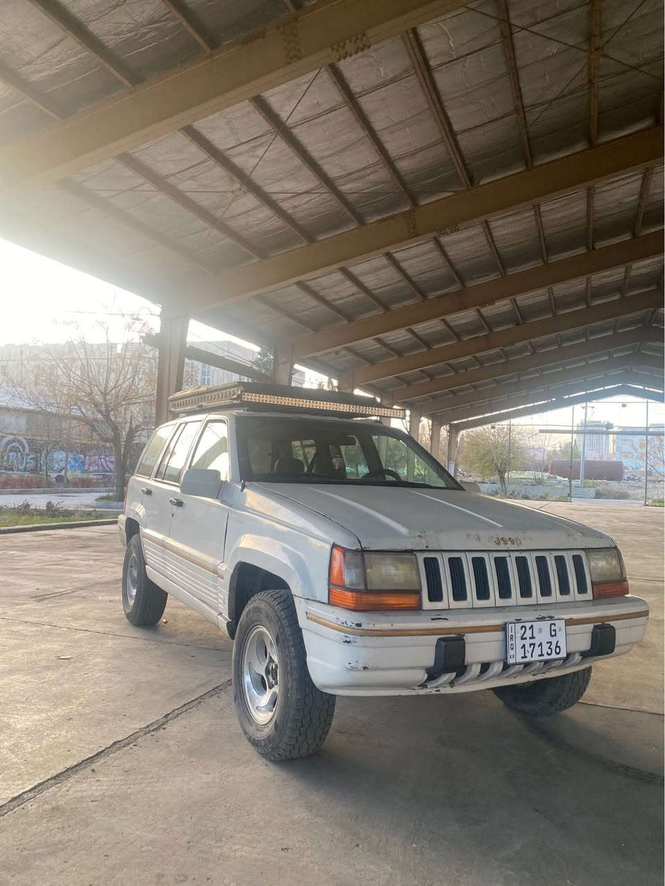 جیب گراند چیروکی مودێل ١٩٩٤ 
رەقەم سلێمانی سەنەوی و پلێتی تازەیە تا ٢٠٣٠
گێرومەکینە بلادی بەشرت کارەبای بەشەرت
دووپارچەی بۆیاخە بێناوگرتن  ٤تایەی جەبەلی تازەی لەسەرە 
تەحویلو غرامه بەشەرت 
شوێن سلێمانی 
***********
*********** السليمانية, العراق
