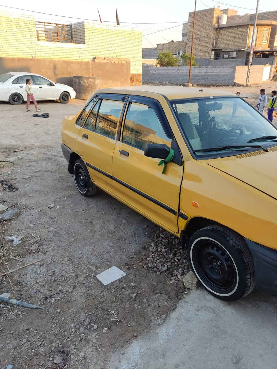 بسم الله ماشاء الله لا قوة إلا بالله اللهم بارك لمن يشتري ولمن يبيع واجعل هذا البيع فيه خير وبركة وراحة البال
سلام عليكم سايبه موديل 10 بدون تحويل 
مكينه بيهه لاستيك ولف كير جديد كهربايات كلهه شغاله حداديه نص عمر سياره حلوه ونضيفى سعره 15  مكان سياره بابل شارع 80
***********
