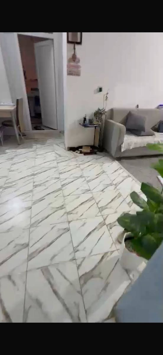 ياالله بيت مساحه120مترطابو زراعي سند 25 
يحتوي على غرف نوم 2وستقبال ومطبخ وصحيات داخليه وخارجيه العنوان طوريج حي الجمعيه شارع اصحاب الكساء 
معروض لدى مكتب بيروت للعقار الكائن في طوريج حي الجمعيه 
لاستفسار ***********++***********
