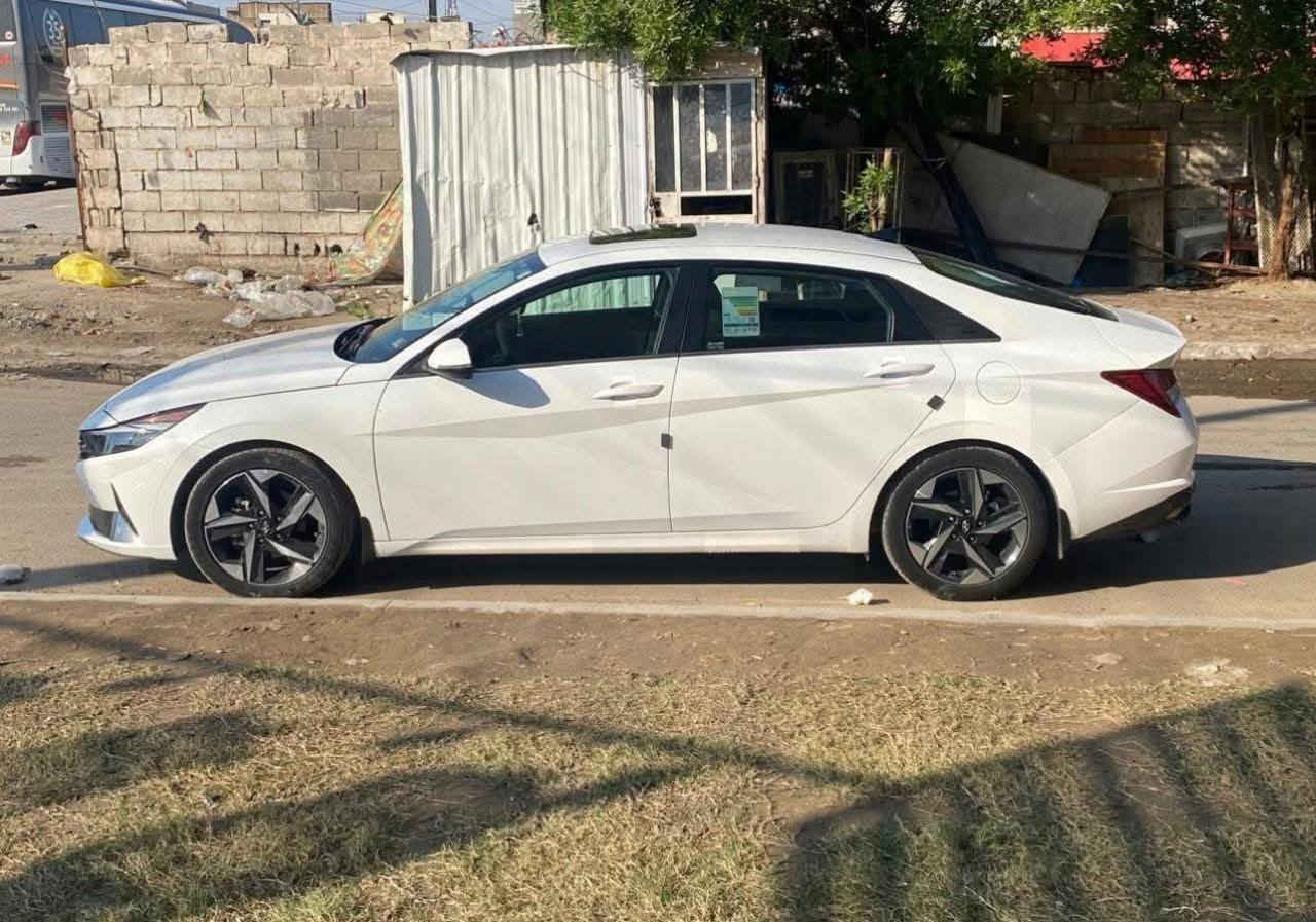 السلام عليكم النترا موديل 22  لمتد اللون ابيض مواصفات فول حادث كما موضح في الصوره الاستفسار الاتصال على الرقم التالي ***********
