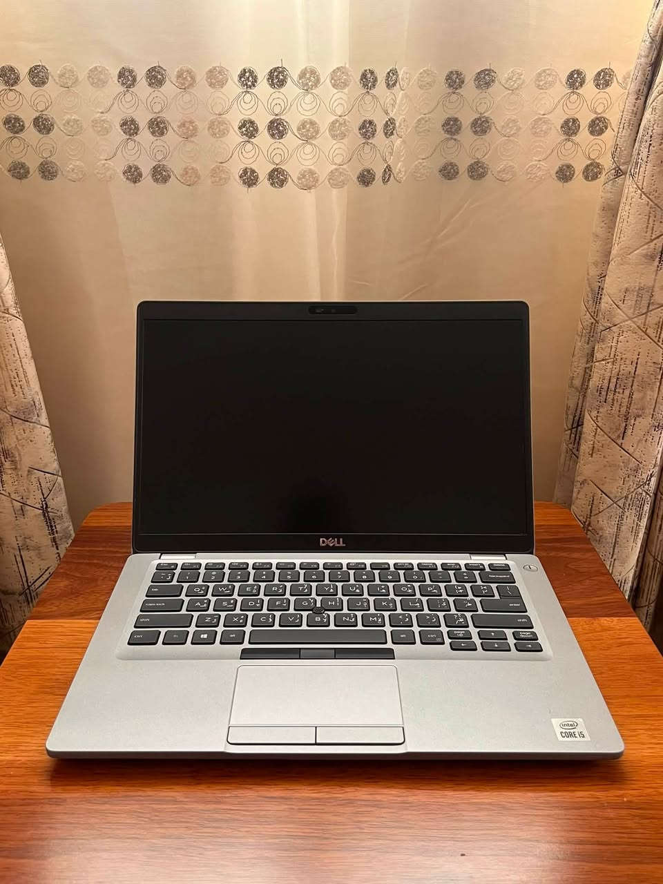 لابتوب DELL جيل عاشر ورام 16 للبيع .
اللابتوب مفول مواصفات
الجيل مالته حديث ( الجيل العاشر ) 
تصميم سلم ووزنه خفيف
 كيبورد ضوئي
اللابتوب جدا نضيف وادائة قوي وممتاز يفيد الي عنده دراسة او العاب متوسطة او غيرها من الاستعمالات .

المواصفات :
المعالج intel core i5
الجيل : العاشر (10TH)
كرت الشاشة : INTEL UHD GRAPHICS 8GB 
الشاشة : فول اچ دي (FHD) حجم 14.3 دقتها والالوان جدا واضحه وتشغل 4K بالمشاهدة .
الرام : 16GB نوع DDR4 فدشي راقي .
الذاكرة : 256GB ssd M.2 
كيبورد عربي انكليزي ليزري ضوئي .
كيبورد ميكانيكي .
سماعات ستيريو .
كامرة امامية واضحه
بطارية اللابتوب ليثيوم تطول فوگ ال 4 
ساعات ب الاستعمال المكثف .

المنافذ :
 منفذ الشحن
منفذ تايب سي للشحن ولنقل البيانات
منافذ USB 
منفذ Hdmi
منفذ سماعات
منفذ LAN
وغيرهن بعد.

المميزات:
رامات 16 مو 8  
اللابتوب نضافته كلش حلوه ماصارلي فتره من ماخذه .
منصب عليه وندوز 11 برو مفعل مدى الحياة.
منصب عليه اوفس مفعل مدى الحياة .
كيبورد عربي انكليزي ليزري.
كامرة امامية جدا واضحه.

الملحقات:
ملحقاته كلها موجودة واصليه
كيبل اصلي.
شاحنة اللابتوب الاصليه  .
جنطة لابتوب مرتبه هم بعدهي جديده غير مستخدمه .

منصب عليه وندوز 11 برو مفعل مدى الحياة وحزمه الاوفس كامله كذلك مفعلة مدى الحياة .

اللابتوب كلش نضيف ومواصفاته قويه ومحترمه وتصميمه كلش مرتب . ومابي أي نقص كيبورد سماعات انترنت شاشة كامرة كله شغال وممتاز وماب اي نقص من اي ناحية .
وكلشي بي بعده جديد ونضيف مثل ماموضح.

السعر : 335 الف وبي مجال جدا قليل .

مكاني النجف والي يريده توصيل هم موجود ان شاء الله .

*********** بي واتساب

(لابتوب للبيع النجف بغداد الانبار البصرة حاسبة محمولة منضدية دل dell pc laptops laptop computer )
