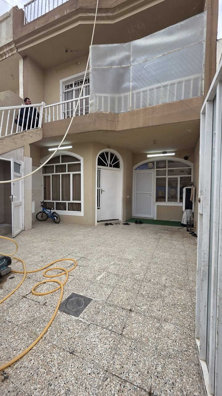 🏦#خانووی  پاک و خاوێن  لەموقیعی باش  بۆفرۆشتن 
🌍#شوێن || هەولێر گەڕەکی پێنجی حسارۆك قاطع هاوكاری                 #نزیک شەقامی کۆڕنیش
#لەسەر شەقامی 15مەتری                                                  🧱#ڕووبەری|| 125مەتر 
🗄#قات و نیوە پێک هاتوەلە|| دیوەخان و  3 ژوری نوستن و مطبخ  و 2هۆل و 2حمام  
💰#ڕووی ڕۆژهەلاتە
📠#بۆ پەیوەندی کردن
📴فایبر واتساب ***********
📴فایبر واتساب 
ــــــــــــــــــــــــــــــــــــــــــــــــــــــــــــــــــــــ
🏦#بيت   طابو موقع ممیز  للبیع
 🌍#الموقع ||  اربیل حي خمسة حصاروك  قاطع هاوكاري                     #قریب من شارع کورنیش
#علی شارع 15متری                                                          🧱#المساحة ||  125متر 
🗄#تابقین یتکون بیت || استقبال  و 3غرفة نوم مطبخ و  2صاله و2 حمام  
💰#اتجاە شروق
📠#للاستفسار اتصلوا ........
📴فایبر واتساب ***********
