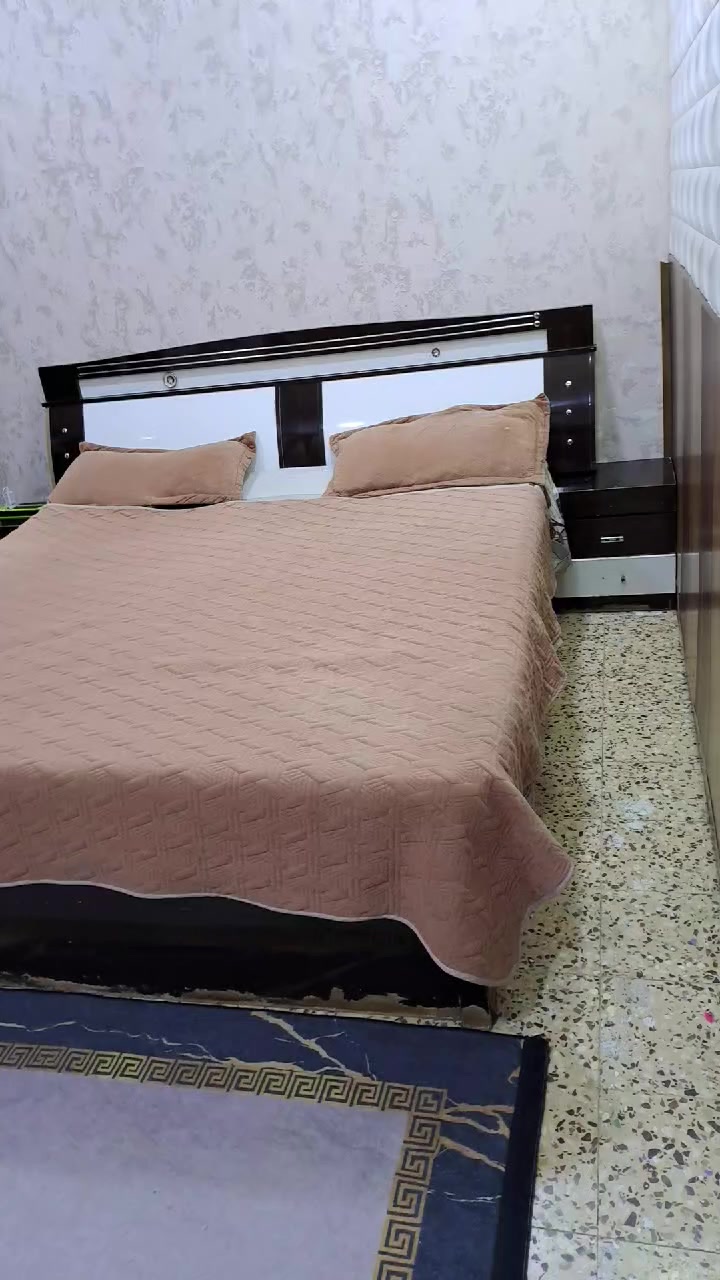 غرفة نوم تركي  مثل ماموضح بالصور والفيديو يرادلها شوي ترتيب 
وياها مندر سبرنك 
وجرباية حديد وياها مندر مال فقرات طبي الأصلي


**إذا كنت صاحب هذا الإعلان وتريد حذفه لأي سبب، رجاءا أرسل رسالة إلى الدعم الفني**