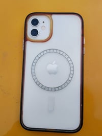 آيفون ١١ • ذاكرة ١٢٨ • خطوط بالشاشة