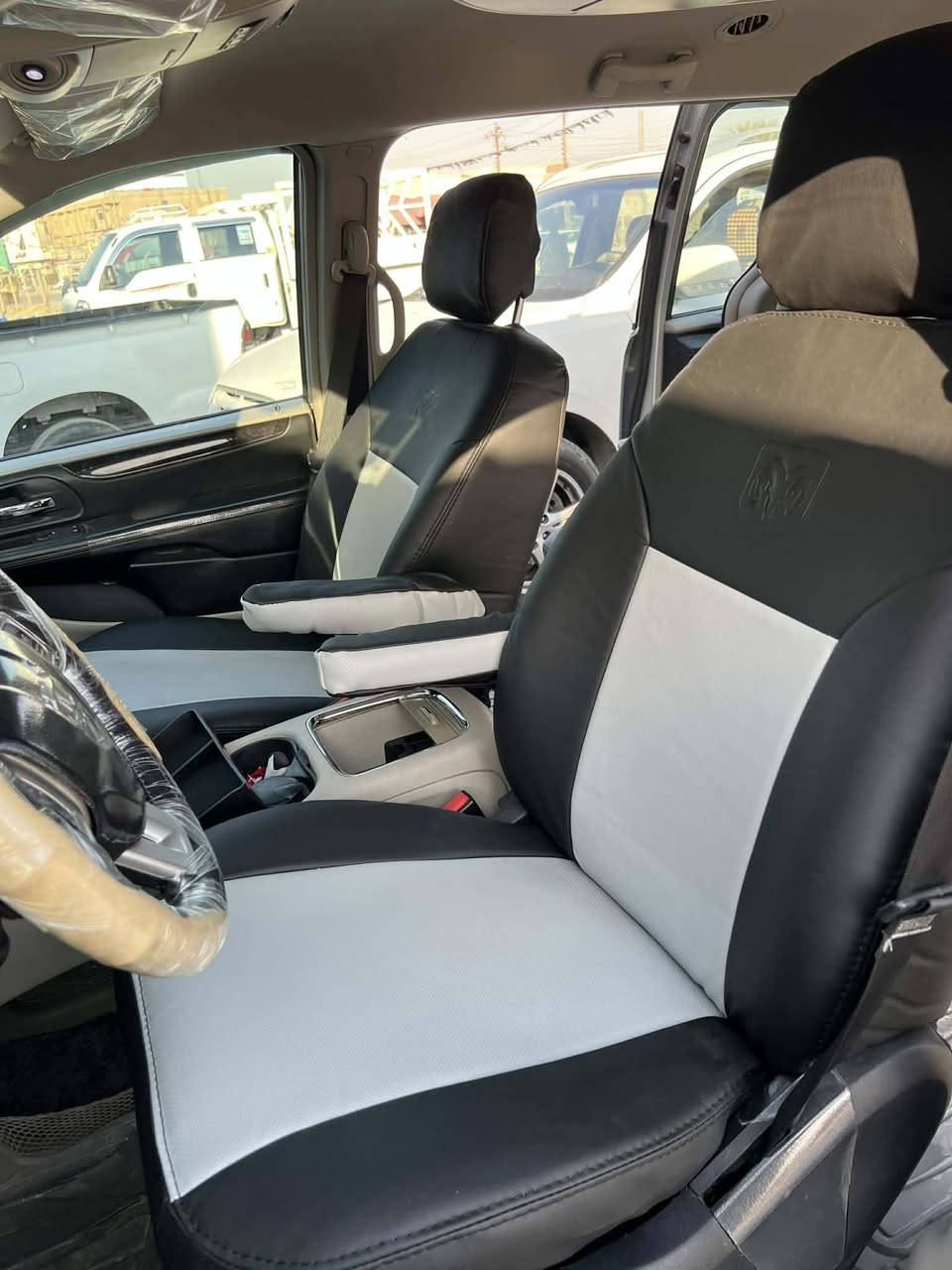 السلام عليكم يوجد دوشمة دوج كرنفال جلد 7 راكب سعره 120 ًمع توصيل ***********
