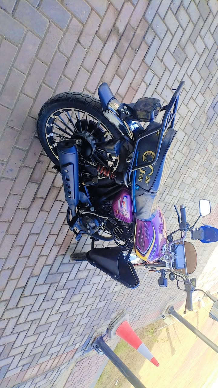 سولنك /5) كير للبيع موديل / 26)  مكينه /200)  اوراق /7) يعني مدفوع كمرك دراجه مكفوله اي نقص مابيه  مكانه بغداد الحسينيه مال راشديه تواصل وتساب ***********
