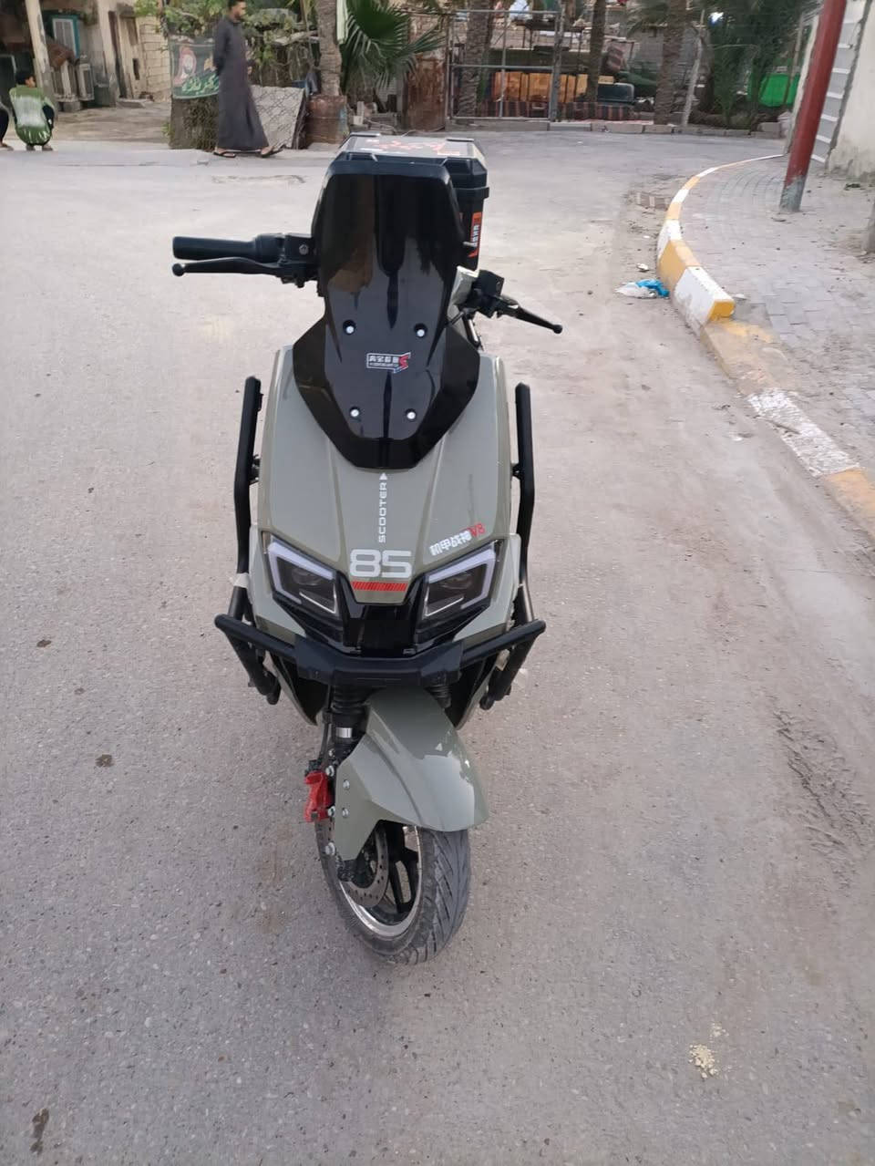 السلام عليكم دراجه للبيع شحن دراجه جديده صارله 4اشهر من اشتريتها 
مكاني ناصريه مركز. السعر مليون  للاتصال /***********
