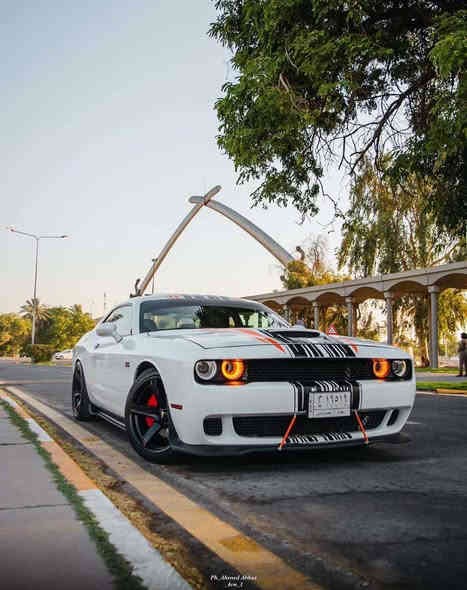 بسم الله الرحمــن الرحيم 

جالنجر R/t max 2019 

حساسات نقطة عمياء بالمري كشنات هيتر 

فتحة سقف 

كزوز كامل SRT دبات سود موبار 

واتر بام جديد

كمبريسر جديد 

فريزر جديد تبريدها ثلج 

منظومة بانزين جديدة 

فيت بام ومساعد تايرات امامي خلفي جديد بس واحد خلفي طك بالحادث بريكات جدد

سياره تعرضت الحادث هنا بغداد صور الحادث مال امريكا ومال بغداد ثنينهم موجودين 

ماشيه 145،000 كيلو متر

مكان السيديه الخيزران 

0771 616 1695
