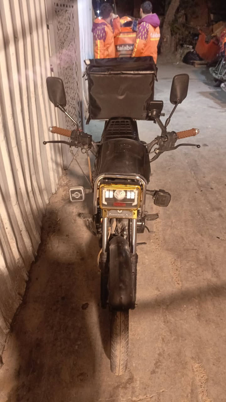 سلام عليكم دراجه سونك لبيع دراجه كلش نصيفه محرك ما مفتوح الله شاهد صالي 3 سابيع من منزله من ربع وراق موديل خمسه وعشرين  كامله  مراوس عادي  بوكسر  وبيع سبعميه نشرو بسبب لعوذ لكذابه   اهذه رقمي  *********** لمو شراي لا يتعبني
