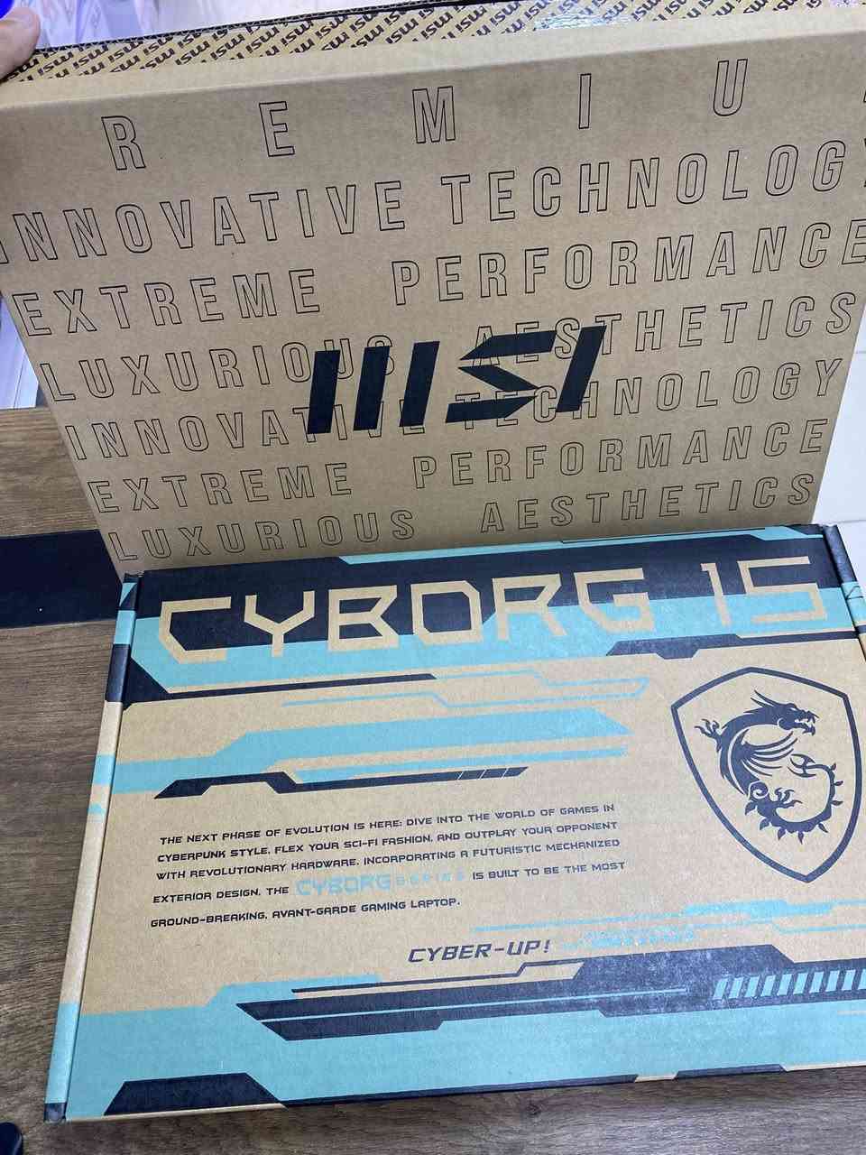 Msi Cyborg 15 AI A1VEK
CPU:  ULTRA 155H
RAM: 16Gb DDR5 5600 MHZ
HARD: SSD 512 
GPU: RTX 4050 6Gb
SCREEN: 15.6 IPS FHD
بيها خاصية الذكاء الصناعي  
المحلقات كاملة مع الكارتونة الاصلية استخدام قليل 

السعر : 1,250,000
السعر قفل لحد يكسر بيها مو شراي لا تعامل ولا تتواصل  

للتواصل: 
***********
