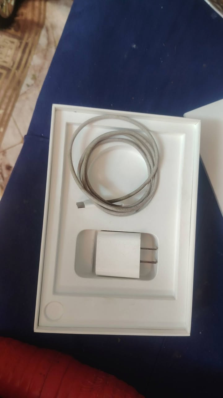 سلام عليكم
ايباد ايفون مني 6 ذاكره 64 بطاريه98  استخدام خفيف
نضيف جدا بوبجي 120فريم ملحقات كارتونه وشاحنه الاصليات
العنوان مدينه الصدر
السعر 350
الرقم***********
