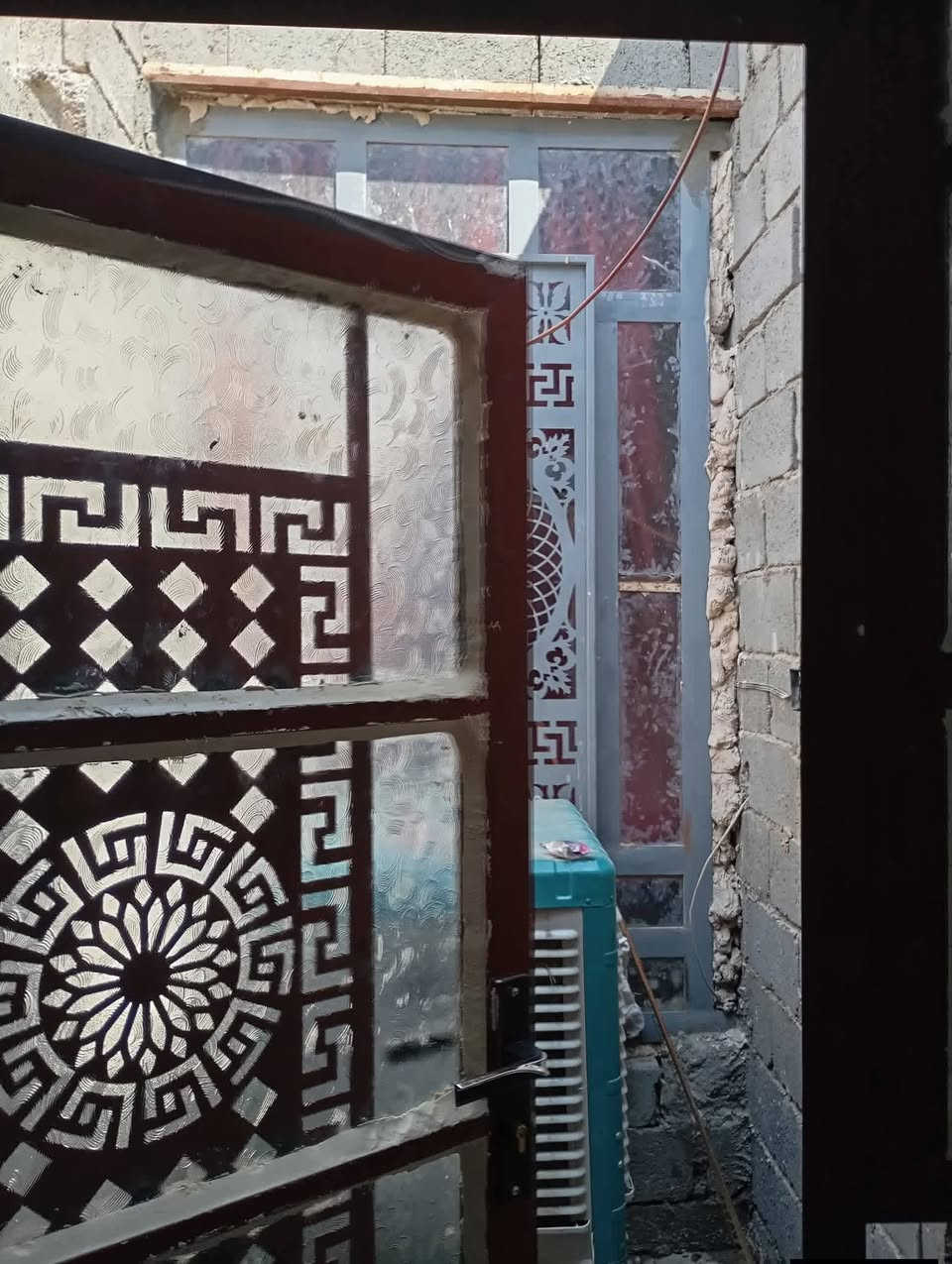 مشتمل للبيع مساحه ١٠٠م الجغيفي الثانيه نهاية سياج الخلفي للمقبره الاسلاميه يبعد عن سياج المقبره ١٠٠متر تقريبا طابو زراعي شارع ١٥ متر يحتوي المشتمل على غرفه ومطبخ وحمام وصاله واستقبال بي شويه نقوصات والاستقبال مو كامل السعر ٣٨ مليون قفله  للاستفسار ***********/***********
