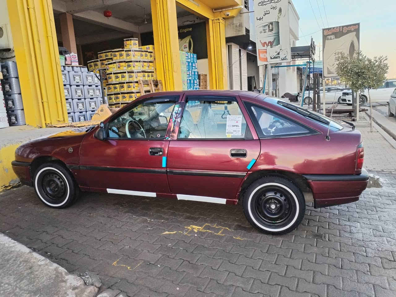 سلام عليكم اوبل فكتره موديل 1993 مشروع وطني دفتر بنزين شرط تحويل سعر 30 بي مجال ***********
