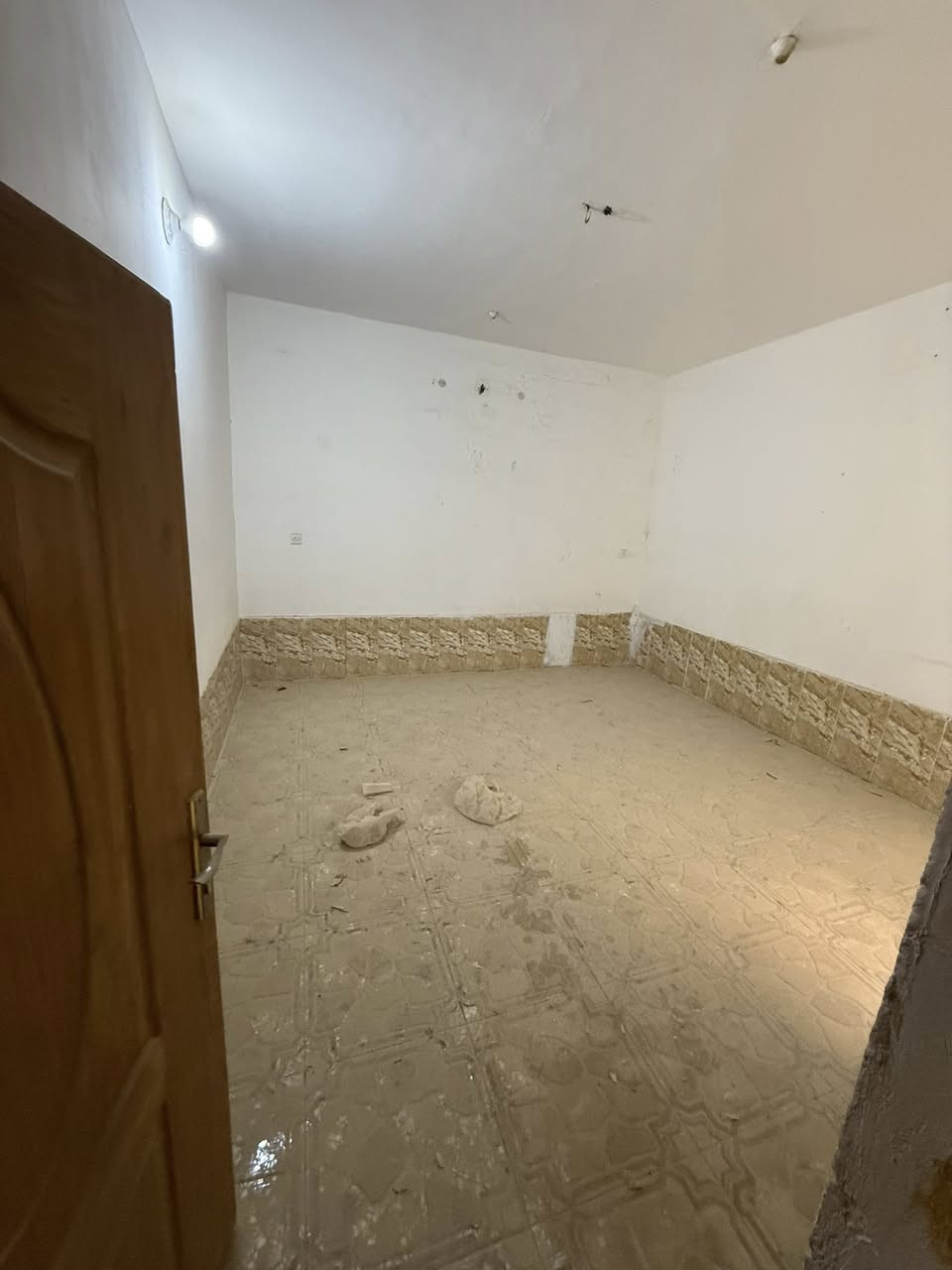 سلام عليكم بيت البيع شارع المطار القديم
قرب شارع السبيس  ١٥٠متر
***********
