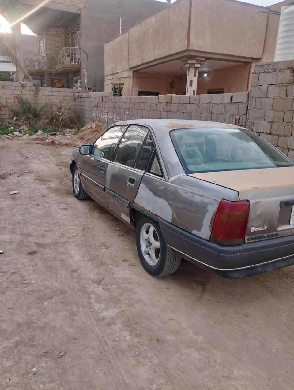 السلام عليكم لبيع أوبل اوميكا موديل 88  تحويل ثاني يوم السياره جاهزه محرك وضفيره مال برنس  محرك 2000 رقم. ديالى السياره ما بيها قطره صبغ بس بيها خياسات سويتهن  السعر ٢٥ وبيها مجال  الاستفار 
***********
 العنوان بابل ناحيه النيل
