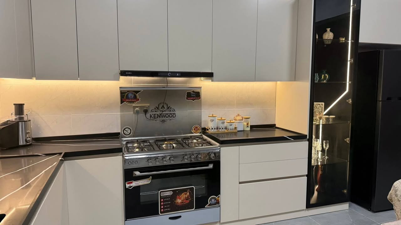 السلام عليكم يعلن معمل الغري للمطابخ للديكور عن تخفيضات بل الاسعار بمناسبة حلول شهر رمضان المبارك السعر القديم 200دولار المتر السعر الحالي 175الف للمتر الوحد يشمل جميع الموديلات للتصال على الأرقام التاليه    ***********
النجف الاشرف حي السلام شارع مجمع العين قرب سوبر ماركت فد لحظة.
