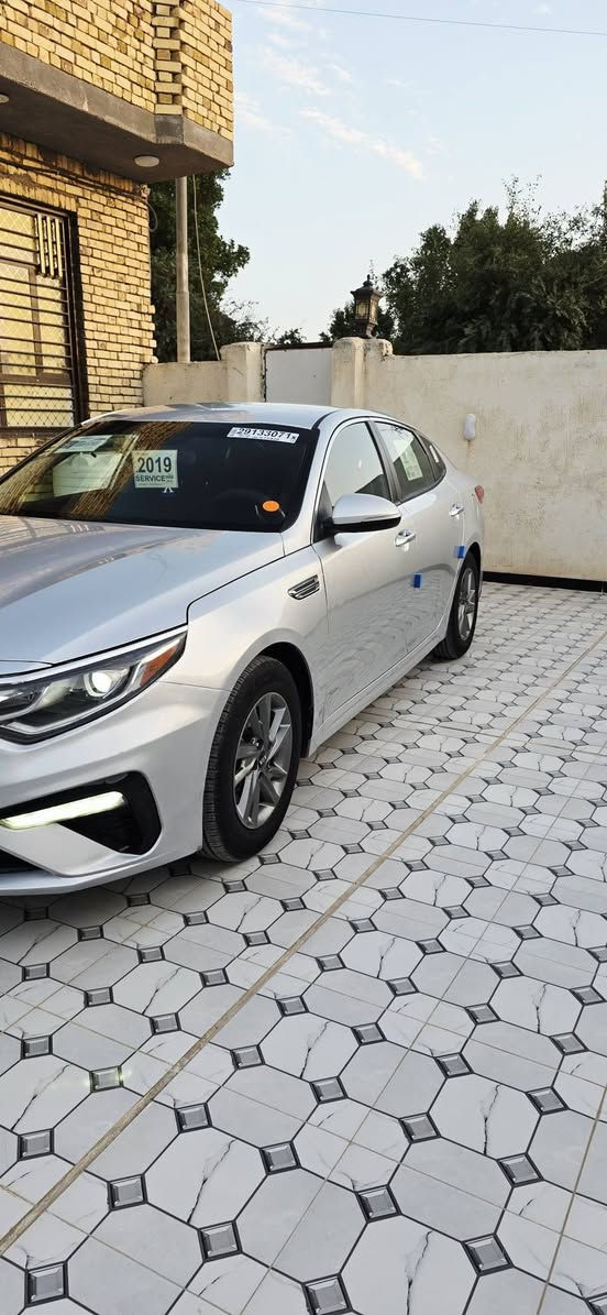 السلام عليكم كيا اوبتيما موديل 2019 
بنيد صبغ وطرف جاملغ المامي صبغ 
 مكينه كير حداديه 
تخم تاير تبريد شغال ماشيه ٧٩ 
موصفات تحكم ستيرن 
كامره دواره حساس خلفي 
رادار تحديد مسار 
مثبت سرعه وبيه موصفات 
لاستفسار***********
مكان سياره ناصريه
السعر ١٤٣
