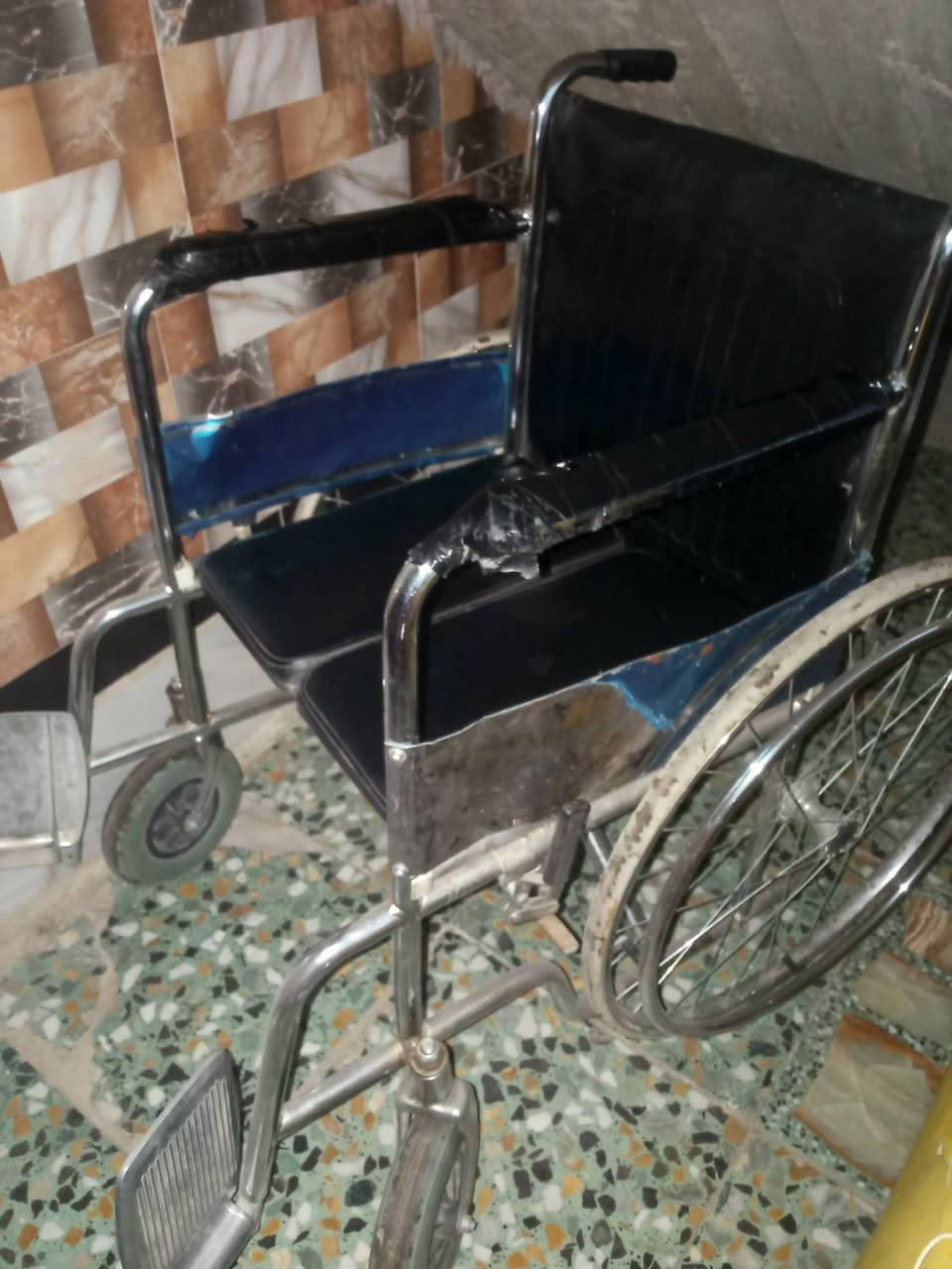 السلام عليكم
بطارية عربانة شحن مستعمل شغال فول شحن +عربانة عادية بحالة جيدة جدا للبيع بغداد 
تلفون ***********بي وات ساب والاسعار اثنينهم اريدهن ب160الف بيهم مجال بسيط
