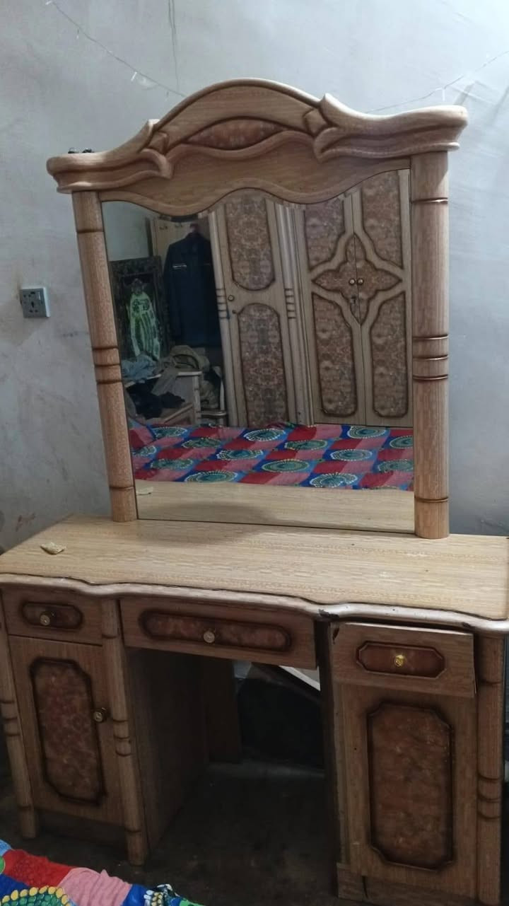 سلام عليكم  غرفه للبيع سعره 350او بيها مجال المكان بغداد كميره الاتصال عله هاذ الرقم***********
