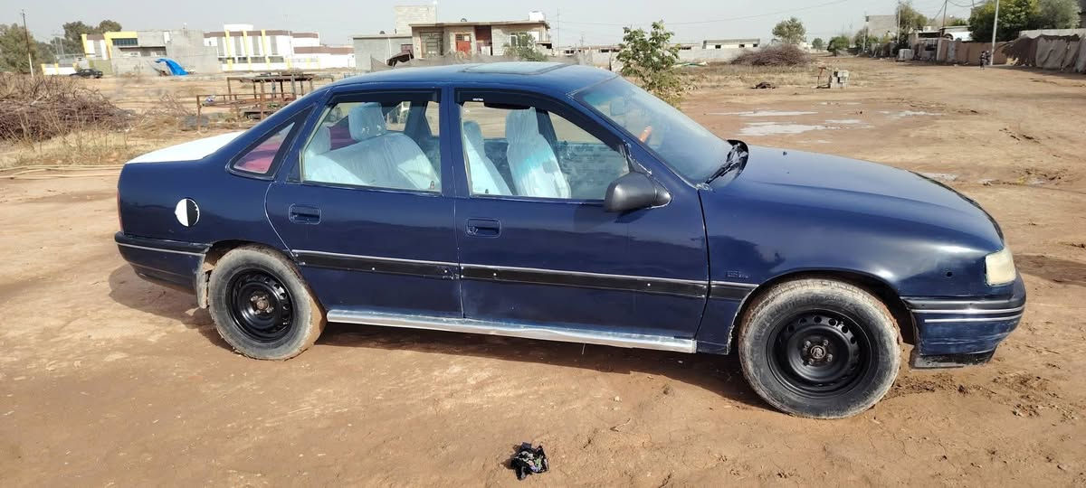 سلام عليكم  للبيع فكتره موديل ٩٢حجم 18رقم صلاح الدين دولي شرط تحويل كيرمحرك شرط صبغ عام بدون ضربه سياره جاهزه السعر ٣٠ وبي مجال ***********
