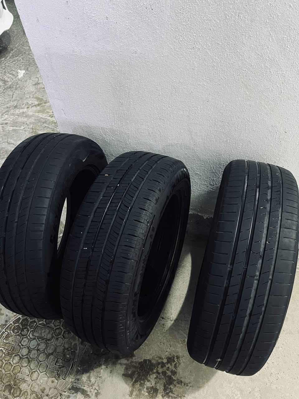 تايرات نضيفات جانن جوه السياره تخم إلا تك بس اني شديت تخم جديد واريد أبيعهن مابيهم اي شي لا بنجر ولا فتيله الواحد ب20الف قفل الحجم مالتهم 

235/60/18. رقمي ***********
