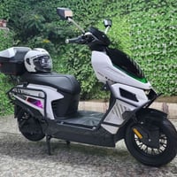 دراجة تيسلا • بطارية ليثيوم • ٢٠٠٠ واط