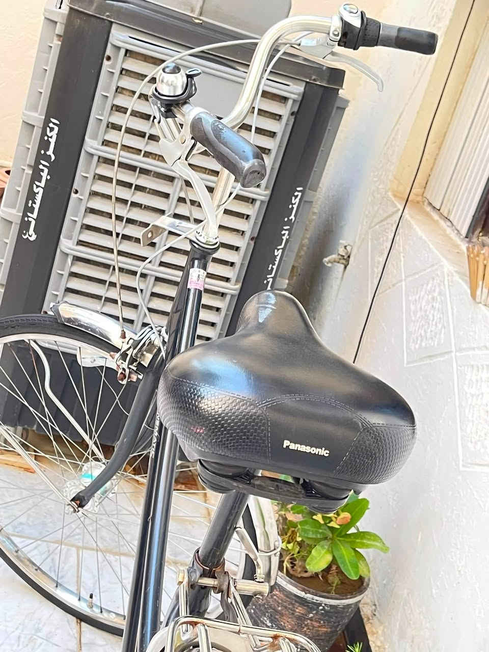 سلام عليكم بيسكل حجم 27 ياباني اصل JAPAN
لون اسود ب كامل كير دفن 3 بطيخة شيامنو نيكسس اصل ماركة عالمية 

بيسكل مريح مخصص ل مسافات بعيدة و تنقلات بكل راحة حساس امامي خلفي ضوة بلادي لد زنون حساس خلفي 

سيباية شيش تتحمل أوزان ويلاة سنل ستيل يتحملن اوزن ثقيلة 

بيسكل بضوع الحاوية غير ماشي او مستخدم داخل العراق ابد 

تايرات عراض تتحمل أوزان ثقيلة 

سرج بني سونك سلكون اصلي مريح و طبي 

قفل خلفي دراجة ما مستخدم وضع حاوية مال بالة اصلي اصلي 

عنواني بغداد الدورة شارع الكفاءات 

***********
