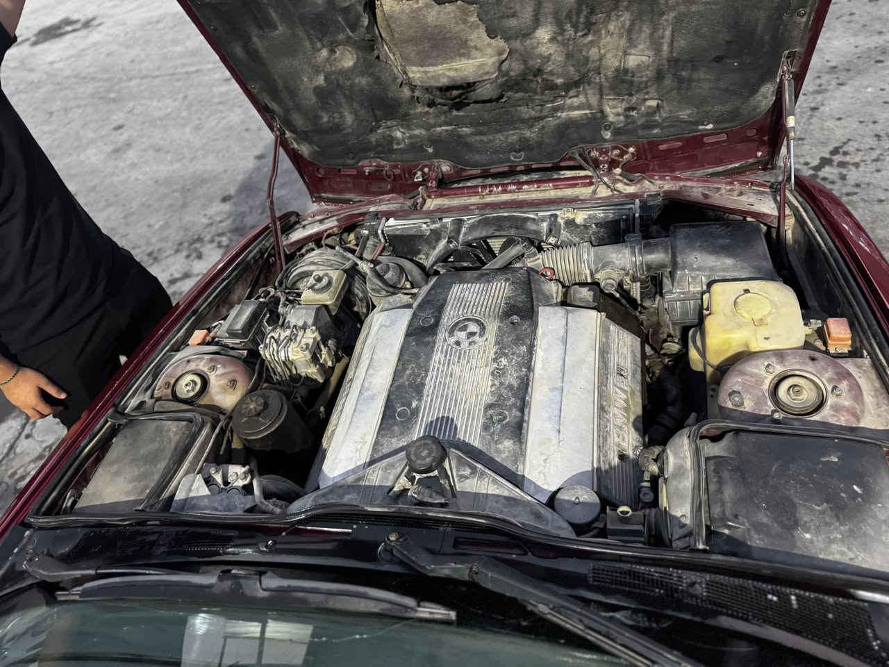 بي ام 735 مكينه 8 اصل
موديل 1992 مكينه وگير شرط
رقم بصره مشروع وطني سنويه لل26
بيها ملاحظات  بسيطه شخط بالباب الايسر جوه
ودعاميات تعبانه 
سعر 47 وبي مجال
***********
