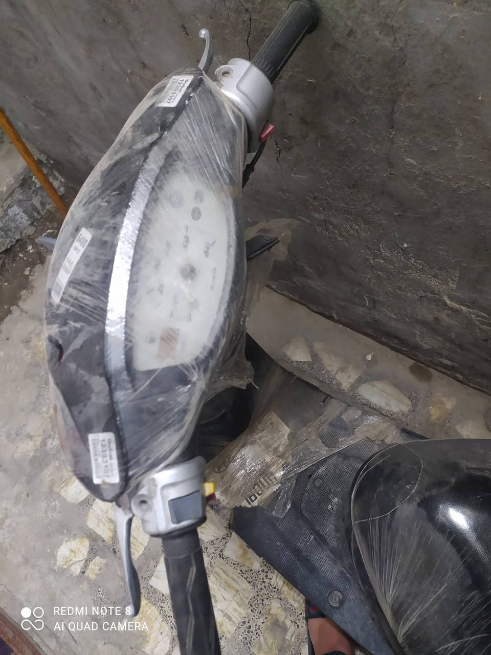 السلام عليكم دراجه عصفوريه نقصها بس كابريتر 225 وبيها مجال مكاني الشعب ***********
