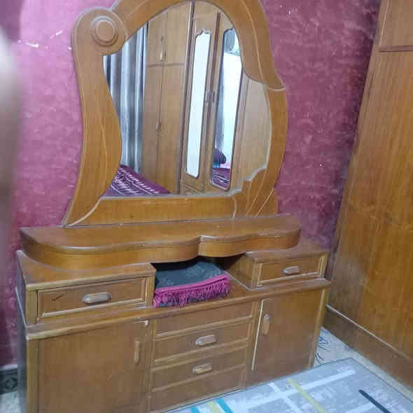 السلام عليكم غرفة اخشاب للبيع السعر ٧٠٠ اتصال على الرقم *********** العنوان الديوانية
