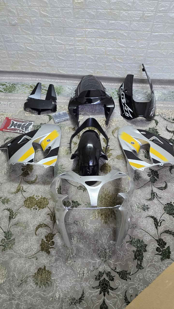(بسم الله) كفرات Kawasaki ZX9R حديدات مال باله بس مامشدوده على اي دراجه بيهن خدوش بسيطه بسبب النقل يروحن بالبولبش عادي✨
قطعه قطعه كامله بدون اي نقص مثل الي بالفيديو👌
على اول تم 60الف وبالعافيه
رجاء الي يححز عالخاص💙


**إذا كنت صاحب هذا الإعلان وتريد حذفه لأي سبب، رجاءا أرسل رسالة إلى الدعم الفني**